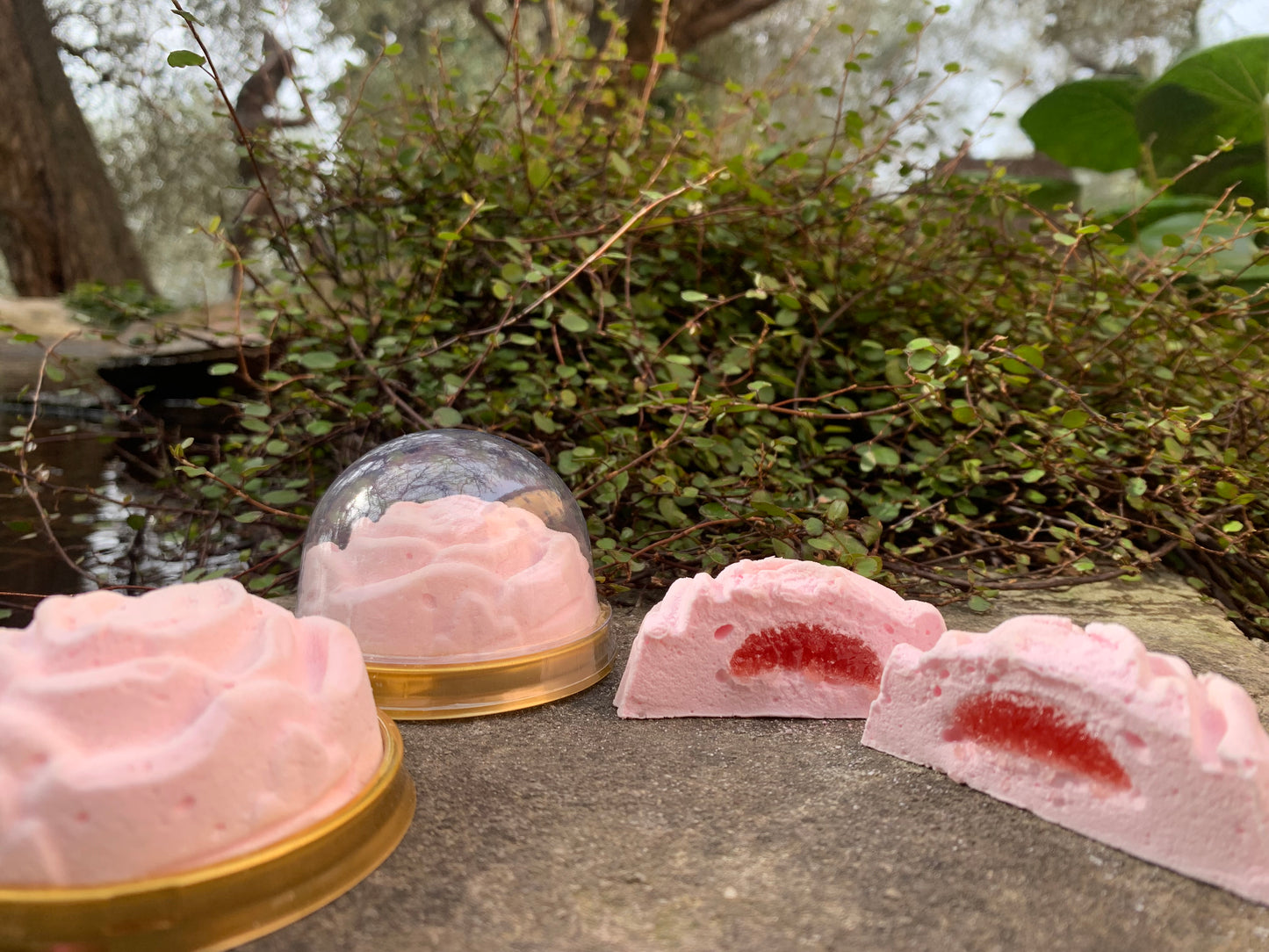 Rose en guimauve à l'eau de Rose Centifolia au coeur surprise